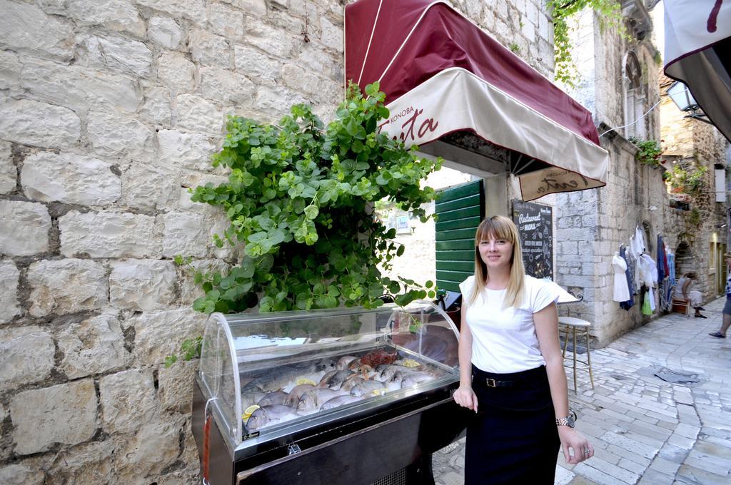 Palace Central Square Trogir Exterior foto